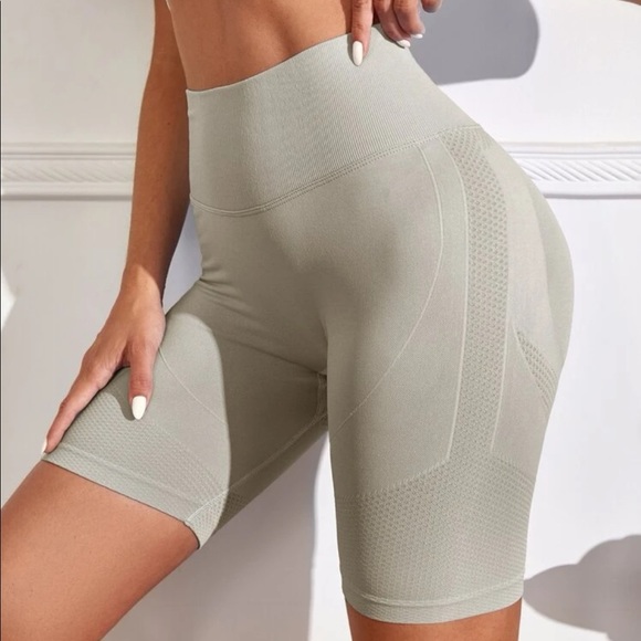 𝅺SHEIN Biker Shorts - Picture 3 of 9